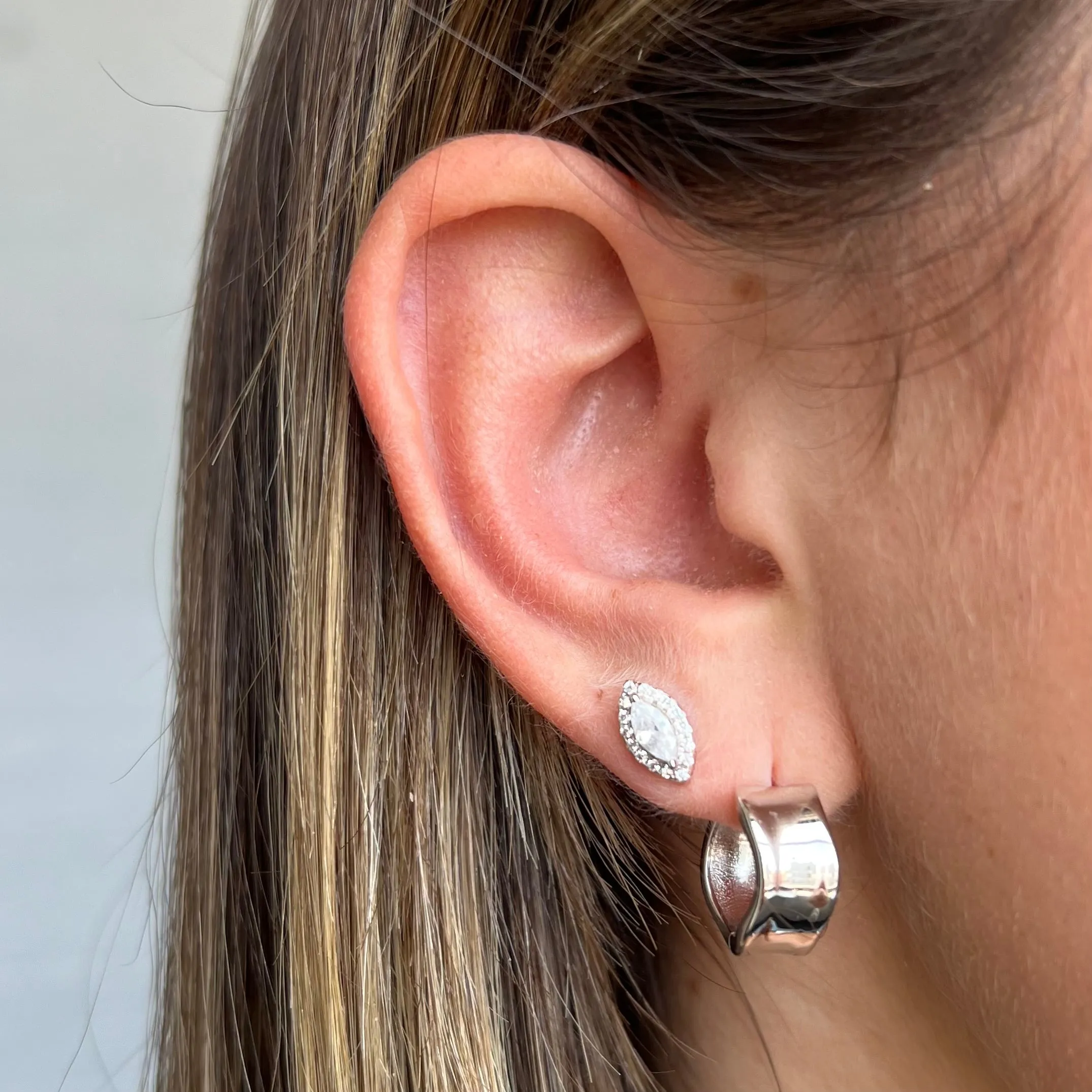 FARRAH WAVE HUGGIES SILVER