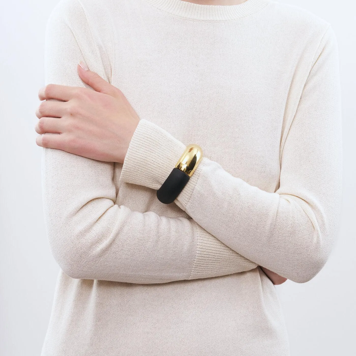 VB x APROPOS 2 Color Bangle Gold - Matt Black