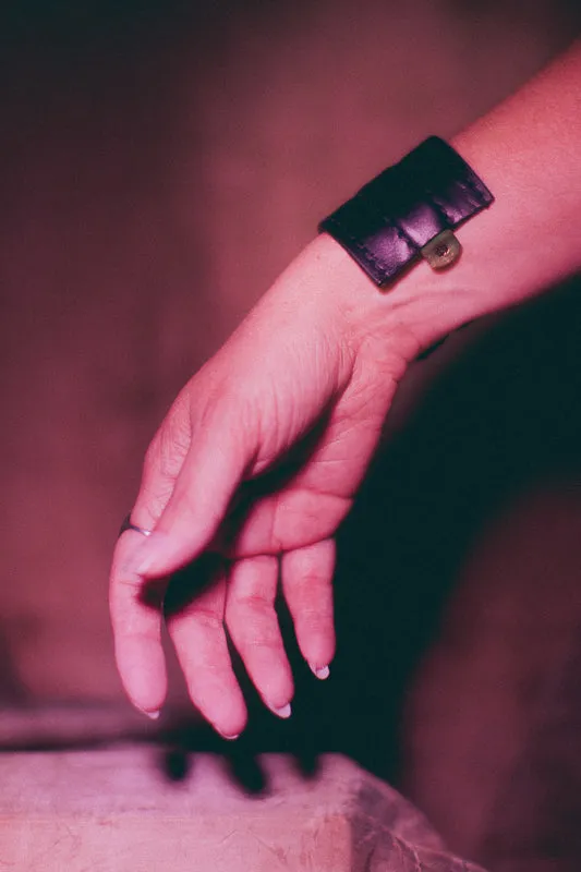 WIDE STITCH BRASS CUFF